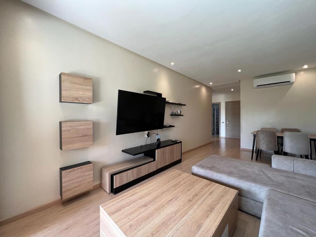 Appartement Jade Avec Jardin Privatif Et Acces Directe Piscine Marrakesh